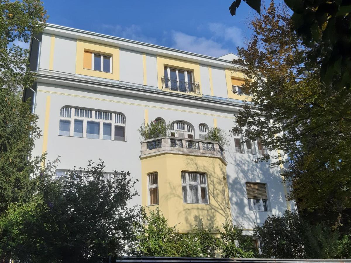 Green Hill Apartment บูดาเปสต์ ภายนอก รูปภาพ